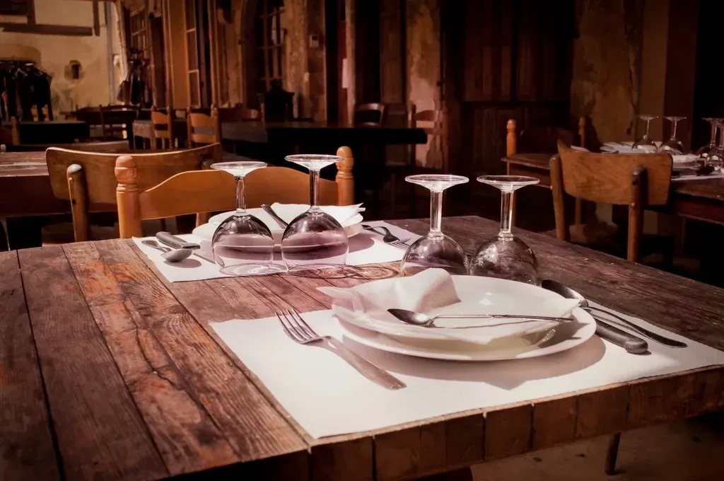 La table du fond – YUELU, restaurant hunanais à Paris