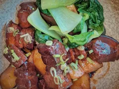 Porc braisé façon Mao – YUELU, restaurant hunanais à Paris